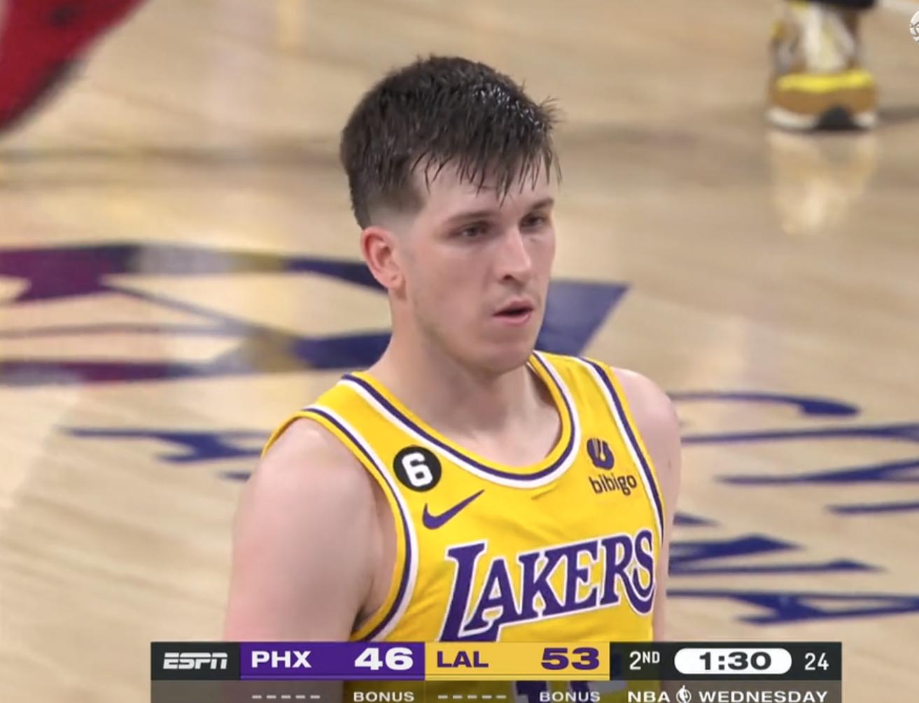 教科书级控场！里夫斯获得乔丹法则，裁判也摊牌了，宇宙勇来也输