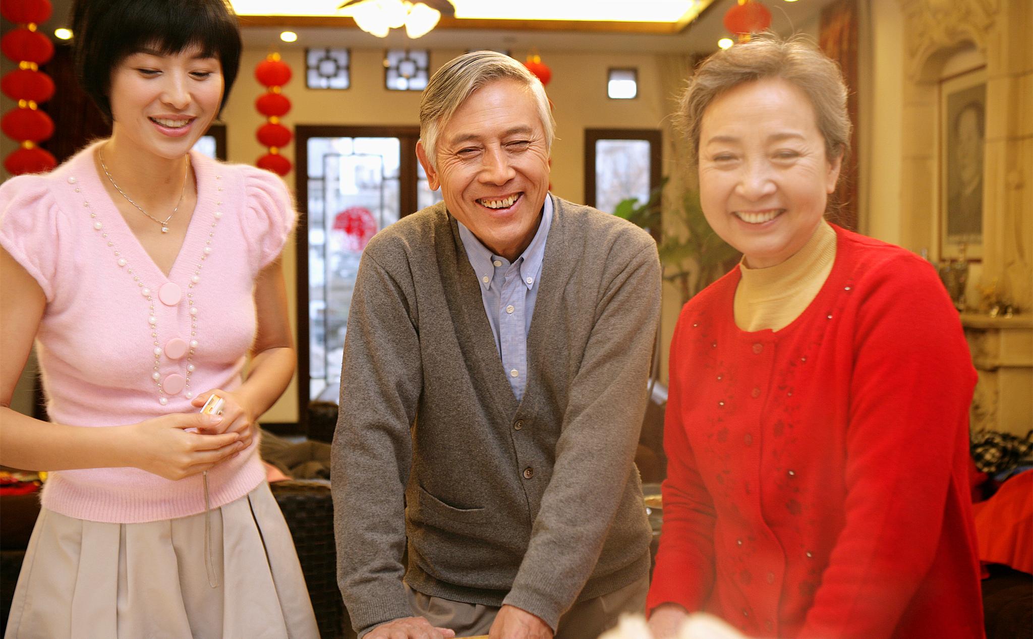 离家出走8年的堂妹突然联系我，一再强调不能把她信息透露给小叔