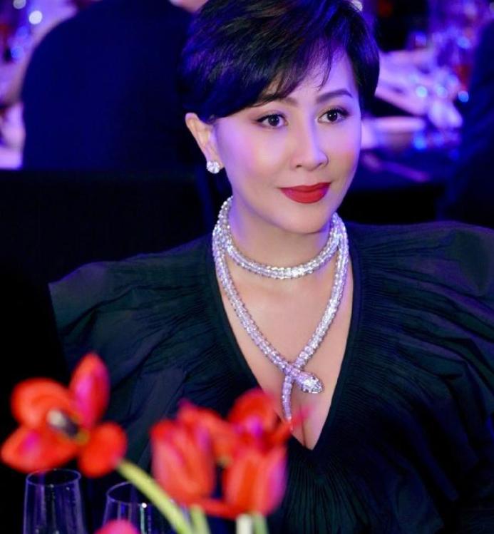 拥有10亿豪宅的10位女明星,盘点拥有豪宅的女明星