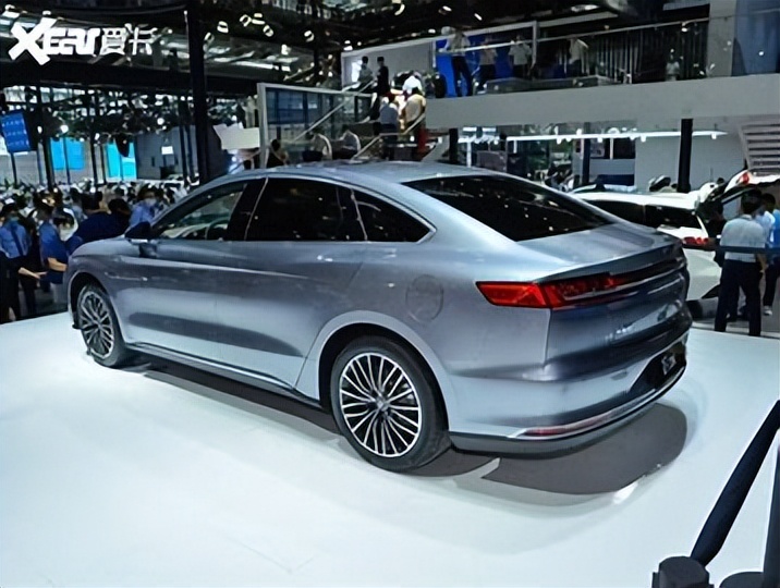 年轻人买二手车会被人瞧不起吗,买二手车真的很不靠谱吗