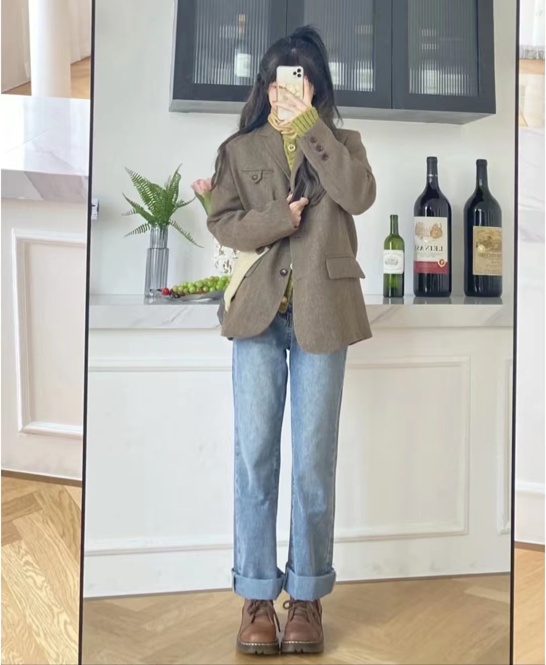 外套秋冬蓝色搭配什么颜色,秋冬比较显高级的颜色搭配