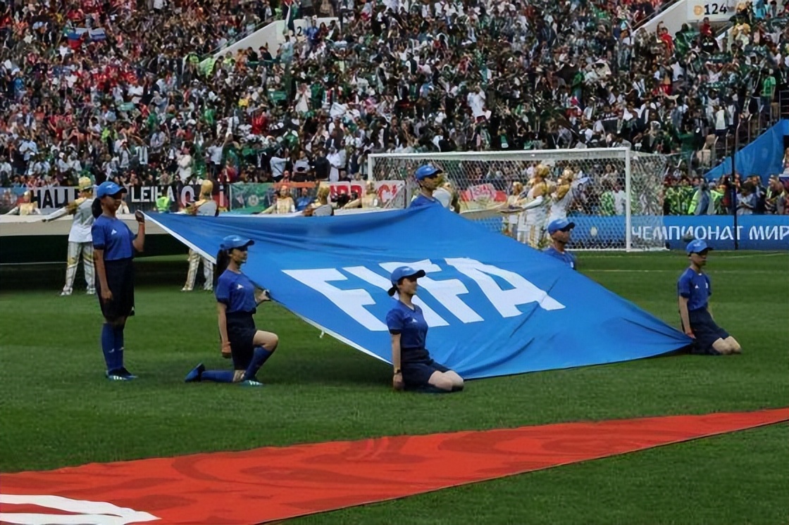 世界杯鏖战，FIFA主席因凡蒂诺给6名中国少年录了一段视频