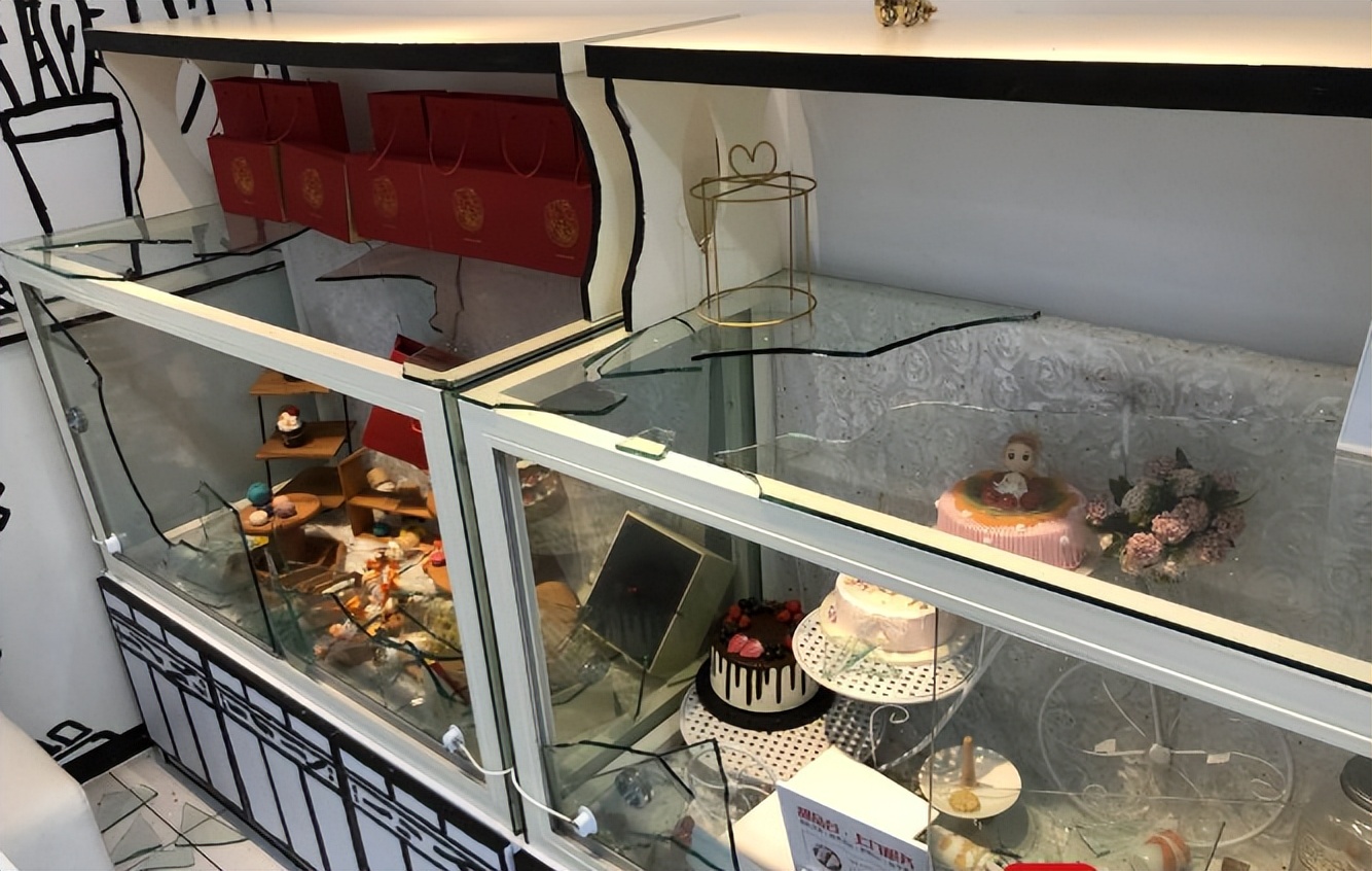 ​唐山陈某志劣迹斑斑，犯案多年“抓不住”，如果没伞怎敢狂奔