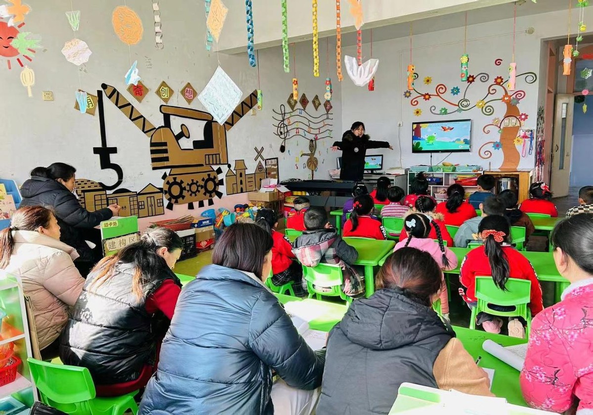 道朗镇鱼池幼儿园：开展“学指南用指南”活动