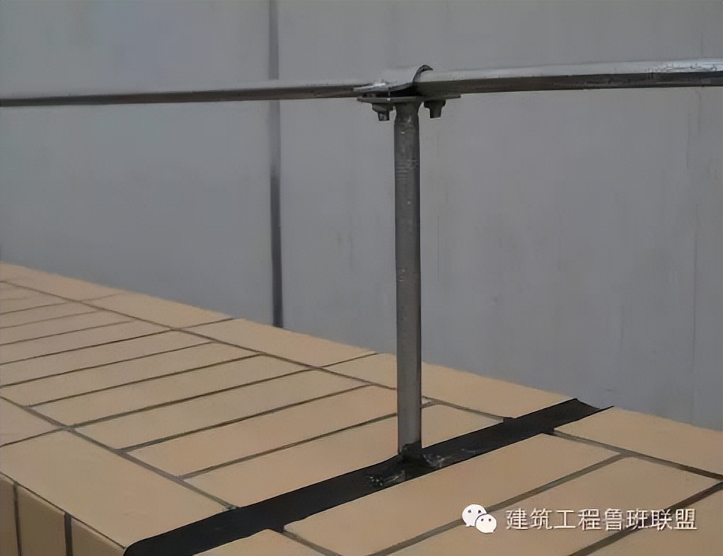 钢屋面避雷带做法,屋面避雷带新规范标准做法