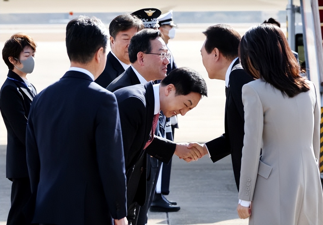 韩国第一夫人访美服装秀,韩第一夫人照片