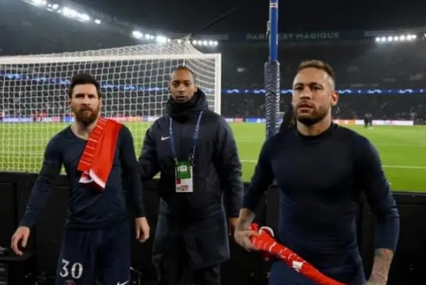 内马尔看起来很瘦弱,内马尔颜值巅峰无人知老来发福