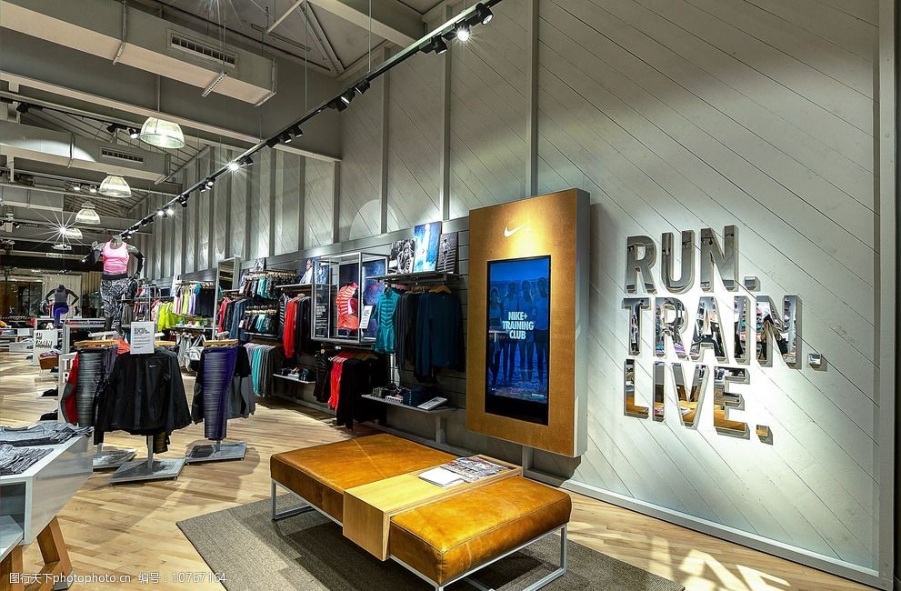 暴跌8000个亿，仓库堆积如山！爆火的耐克，被国内消费者抛弃？