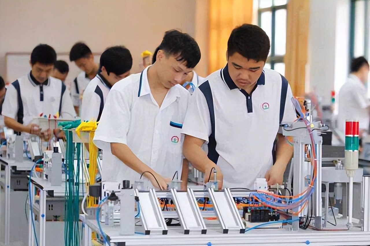 父母因为孩子中考焦虑怎么办,帮助中考的孩子克服焦虑