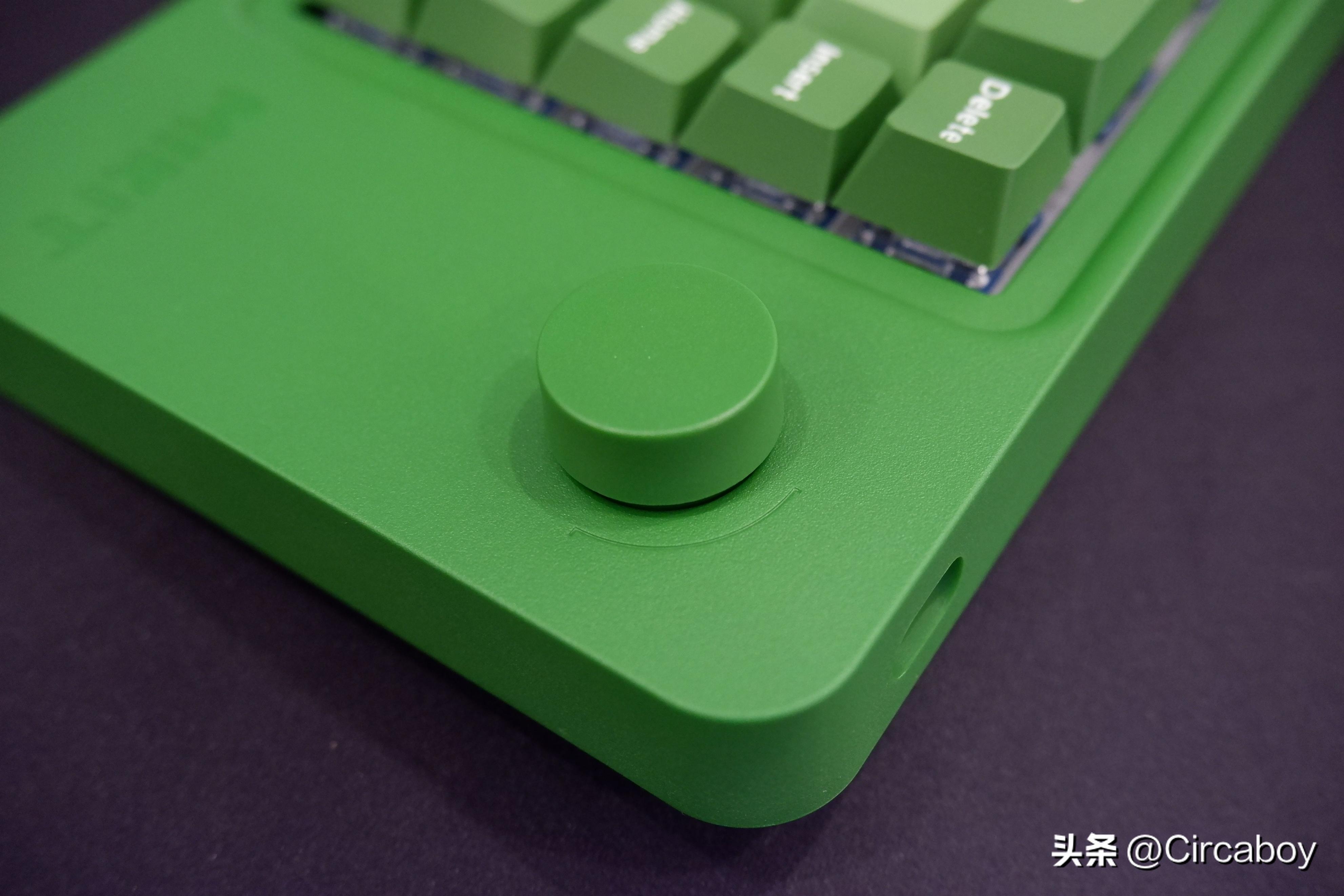 宅家好物清单-电视NAS电动升降桌与配件