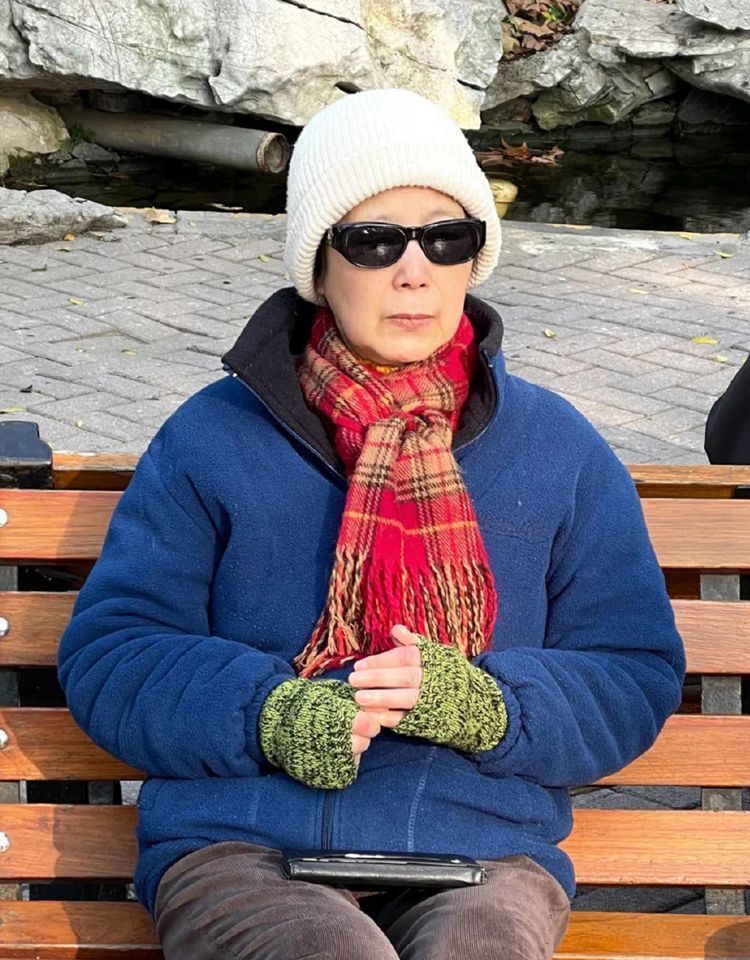 40多岁大脸女性适合戴什么太阳帽,四十多岁妈妈戴什么帽子洋气减龄