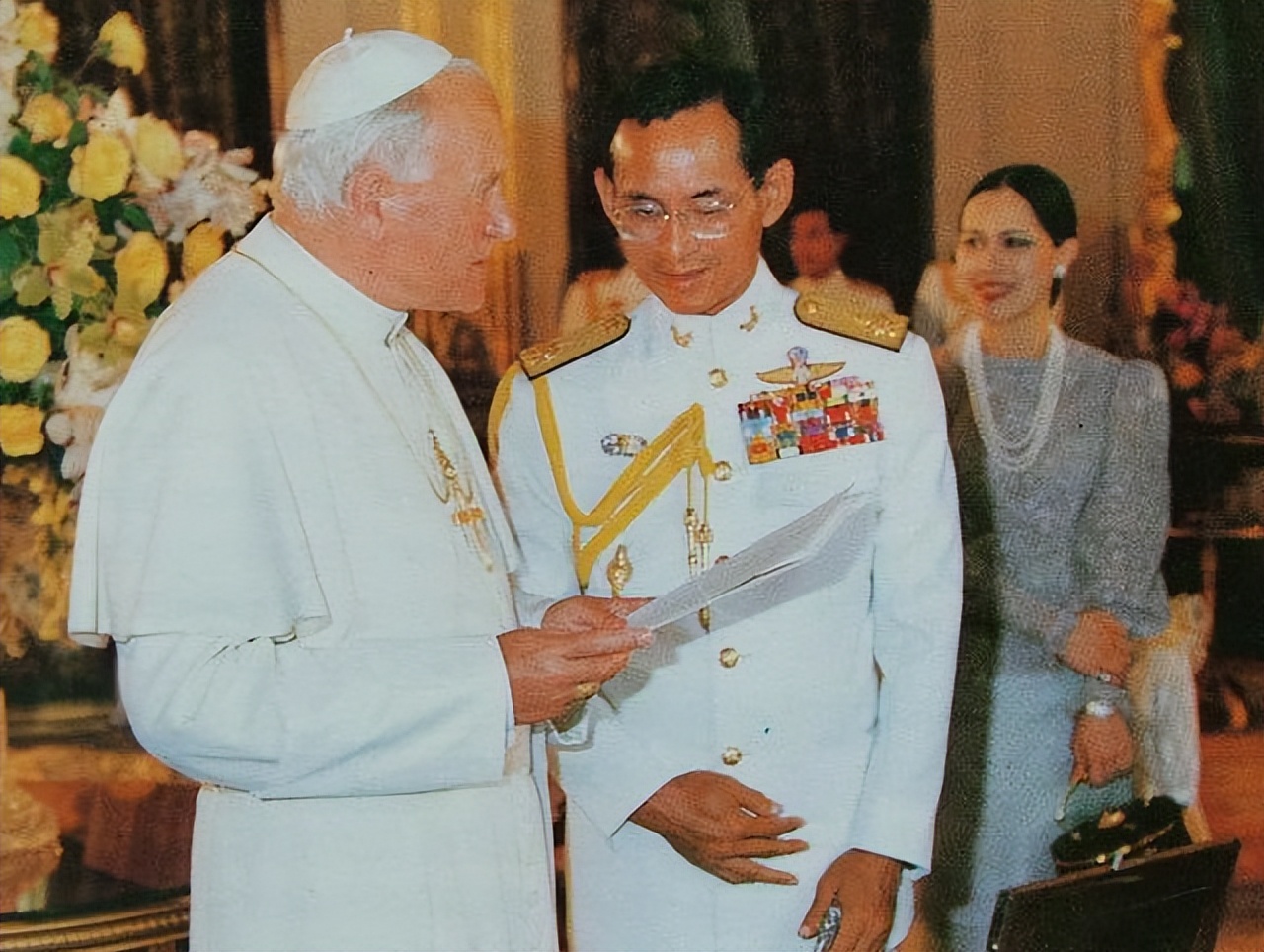 泰国拉玛十世王后照片,泰国国王拉玛十世图片