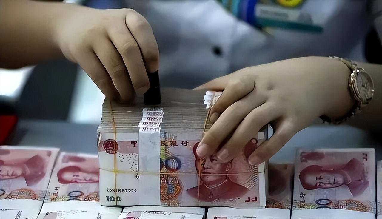 老人过世后银行存款不懂如何取出,老人去世后银行死期存款怎么取