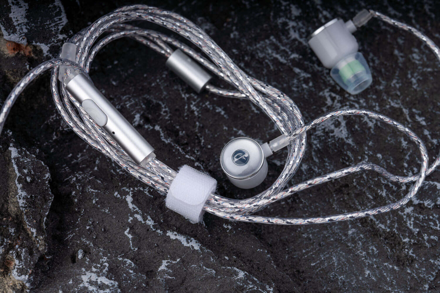 【不废话速评】仅售89元的竹林鸟霜华