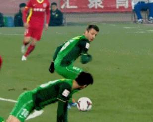 国足0比1卡塔尔韦世豪表现,“退钱哥”：国足踢得丑陋且讽刺