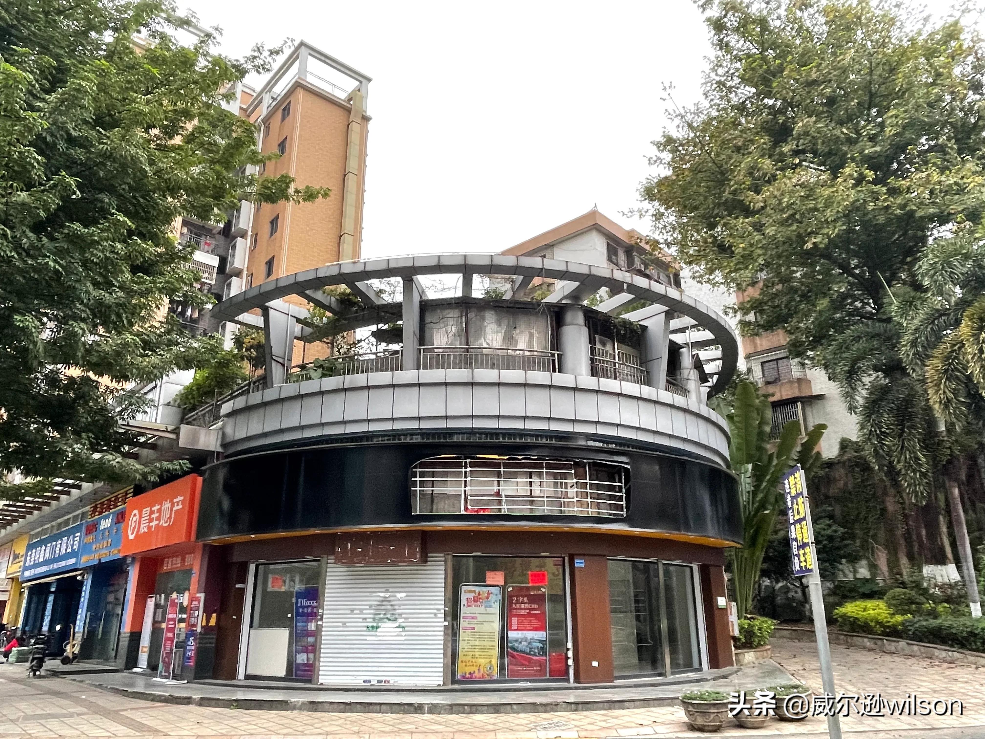 东莞有一条商业街，名字十分高大上，里面卖的却是五金零配件