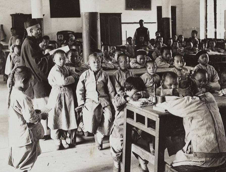 日军日记：*安妇慰**不服从管教，我很愤怒，用*刀刺**插入她的*体下**