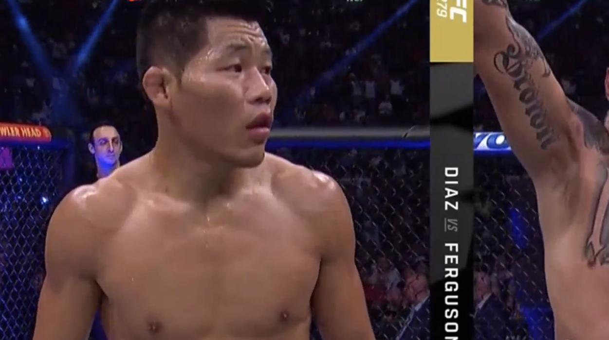 李景亮失控发怒场面,李景亮被喷