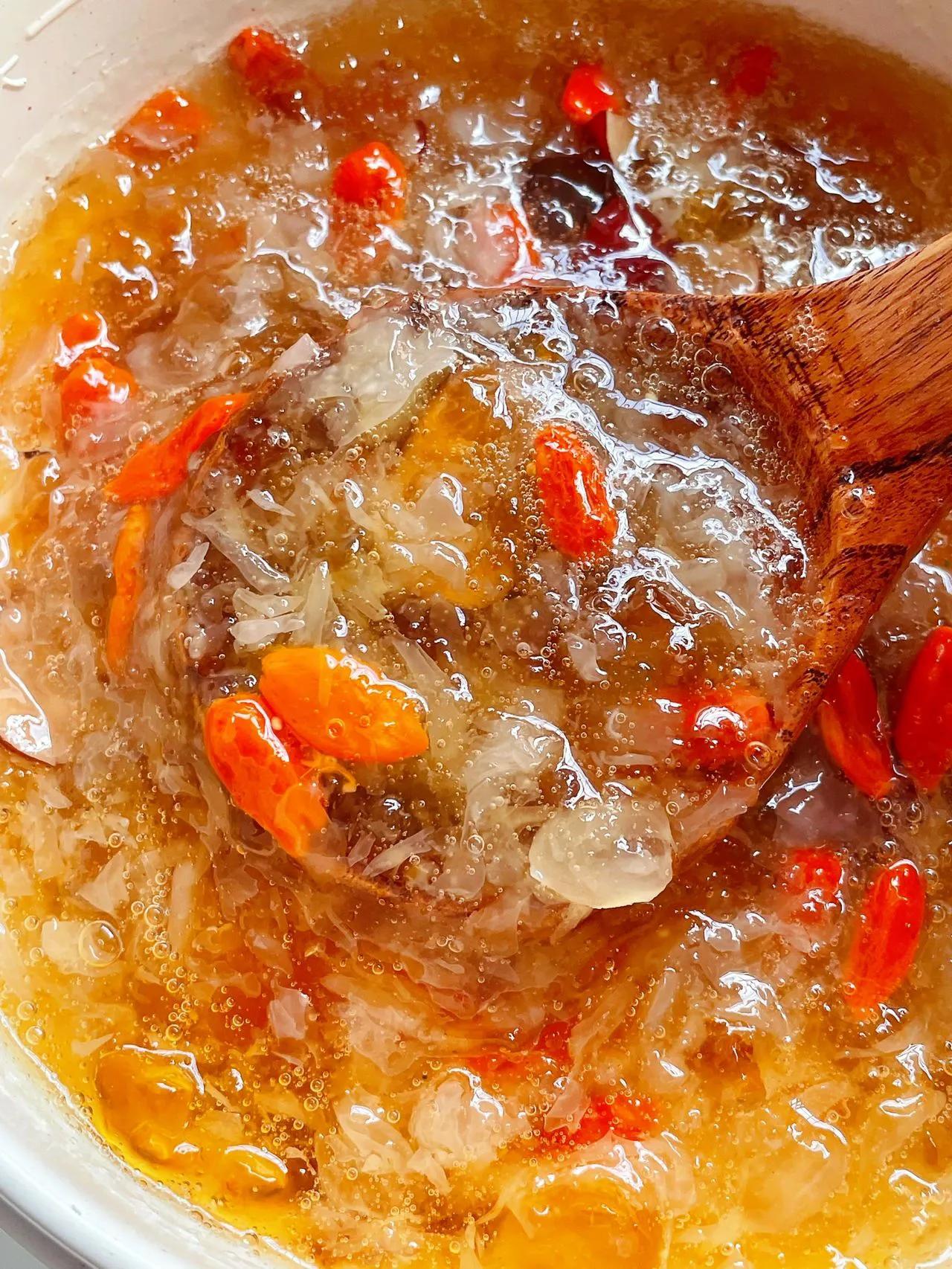 桃胶雪燕皂角米美颜汤教学,桃胶雪燕皂角米羹美容养颜