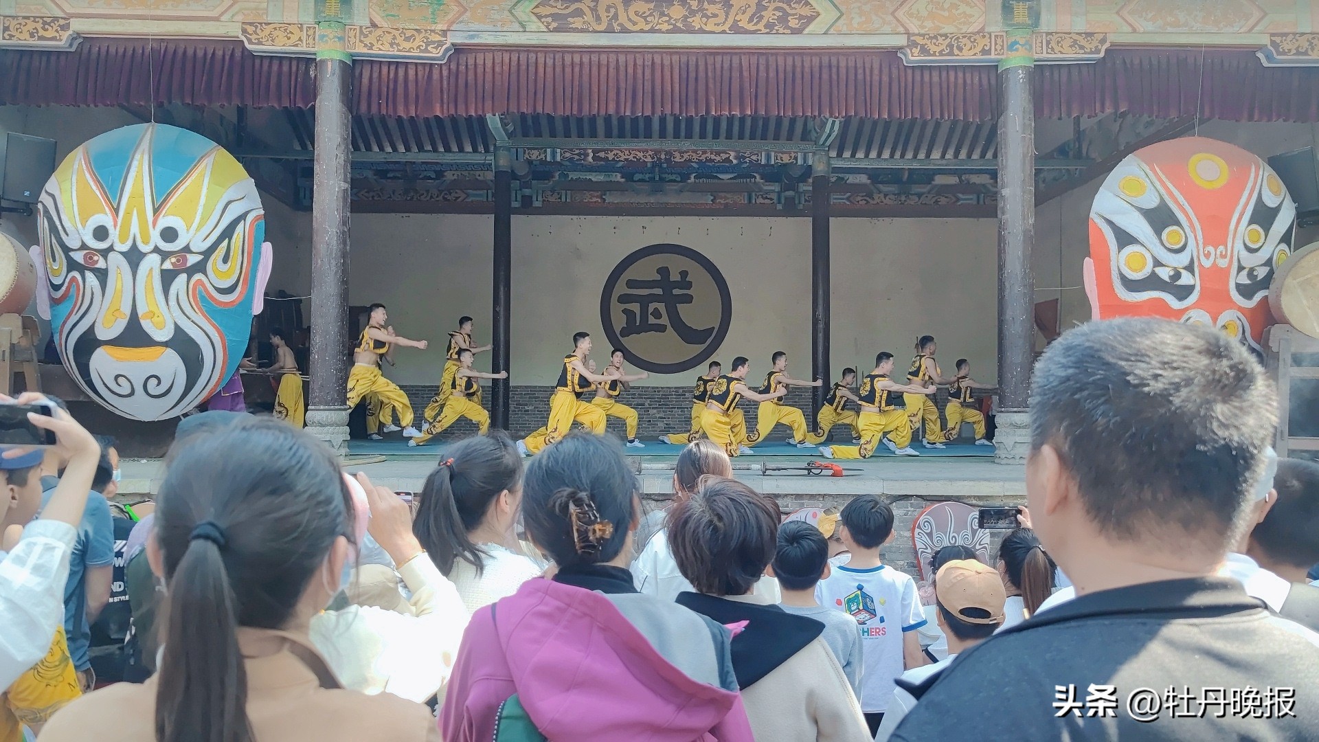 缤彩纷呈烟花,缤彩纷呈月饼