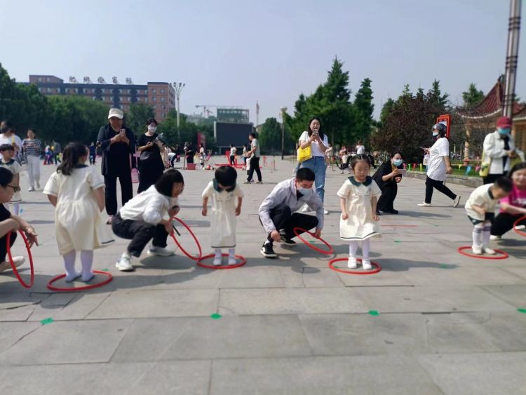 幼儿园亲子运动会主题大手牵小手,小手拉大手运动会