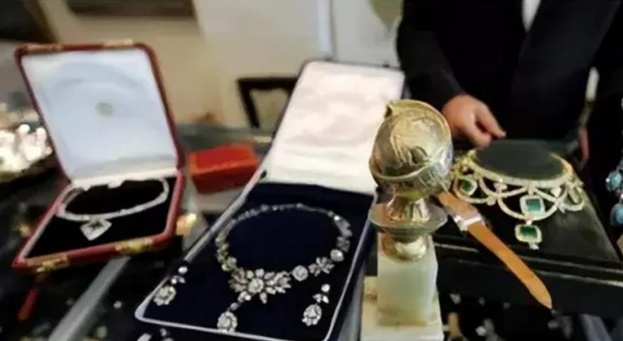 2019年,青海女贪官密室被查,丈夫看到一半接受不了:我走行不行