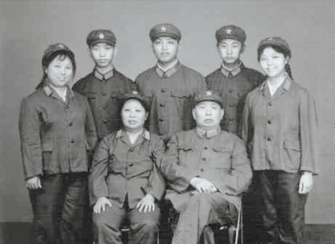 詹才芳第一次相亲，女方不愿见面，他说：我向来都敬重有文化的人