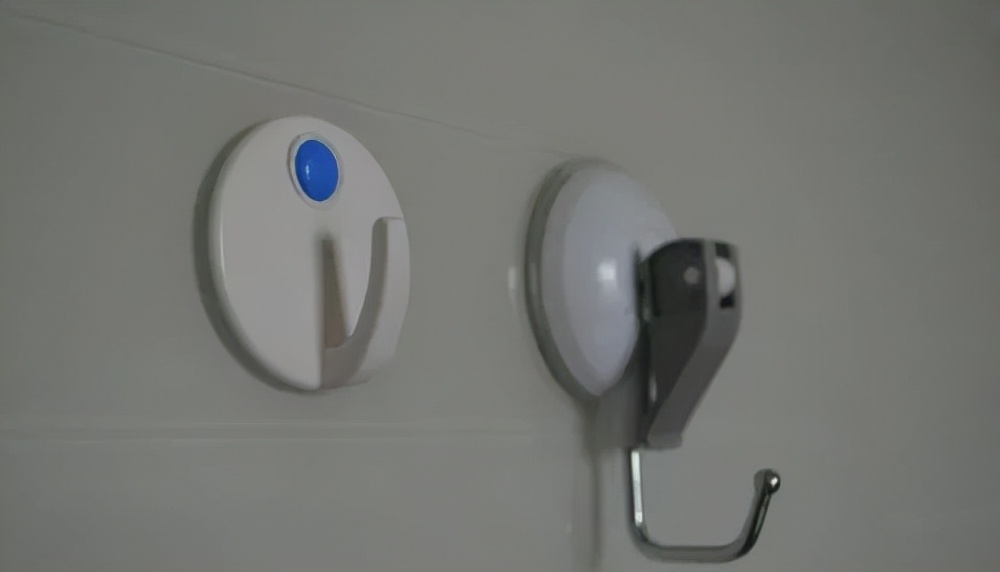 刚买的挂钩粘不牢有何妙招,怎样让自粘挂钩不掉