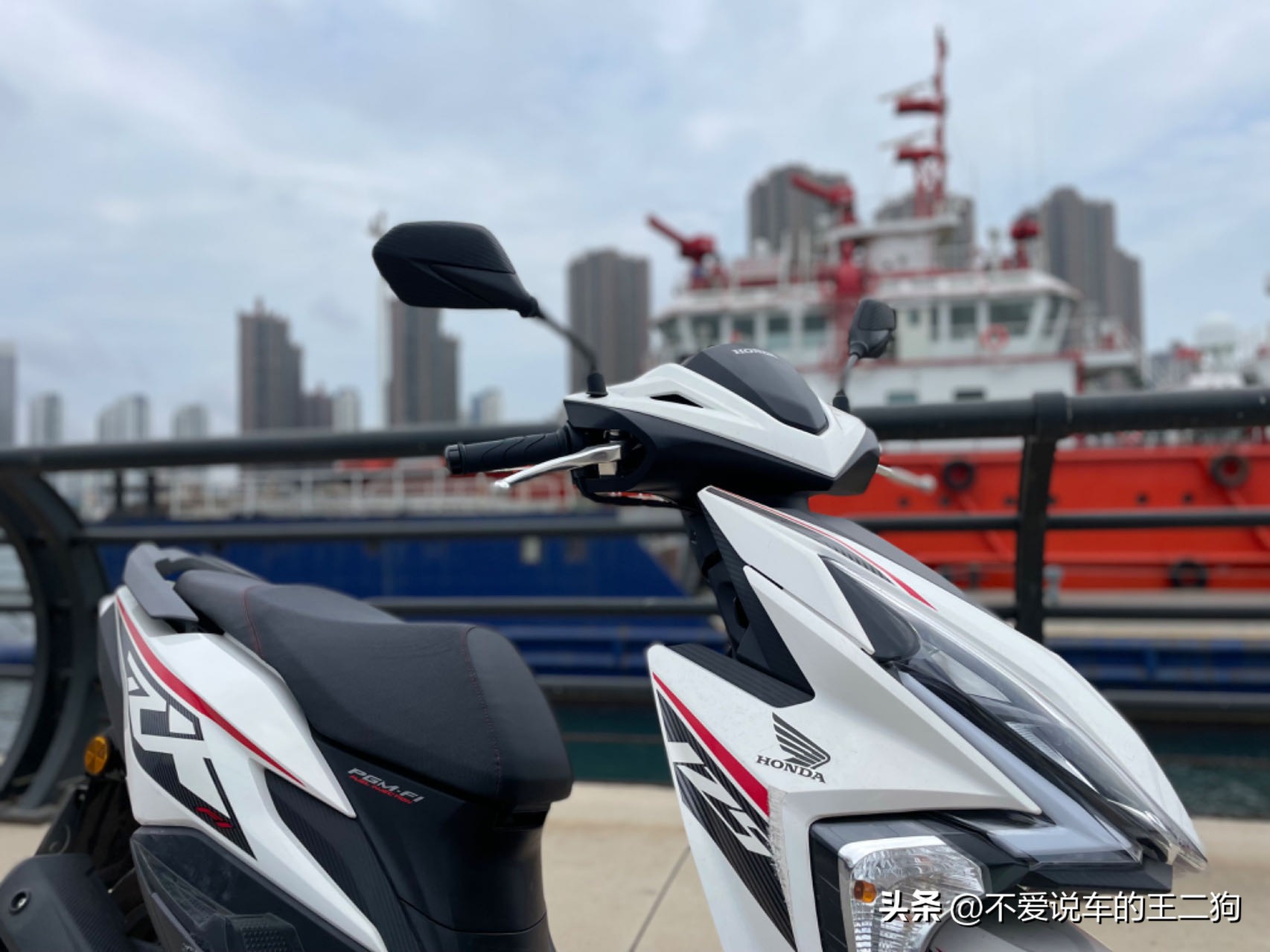 本田裂行125踏板100公里耗油多少,本田裂行125踏板无钥匙启动大灯