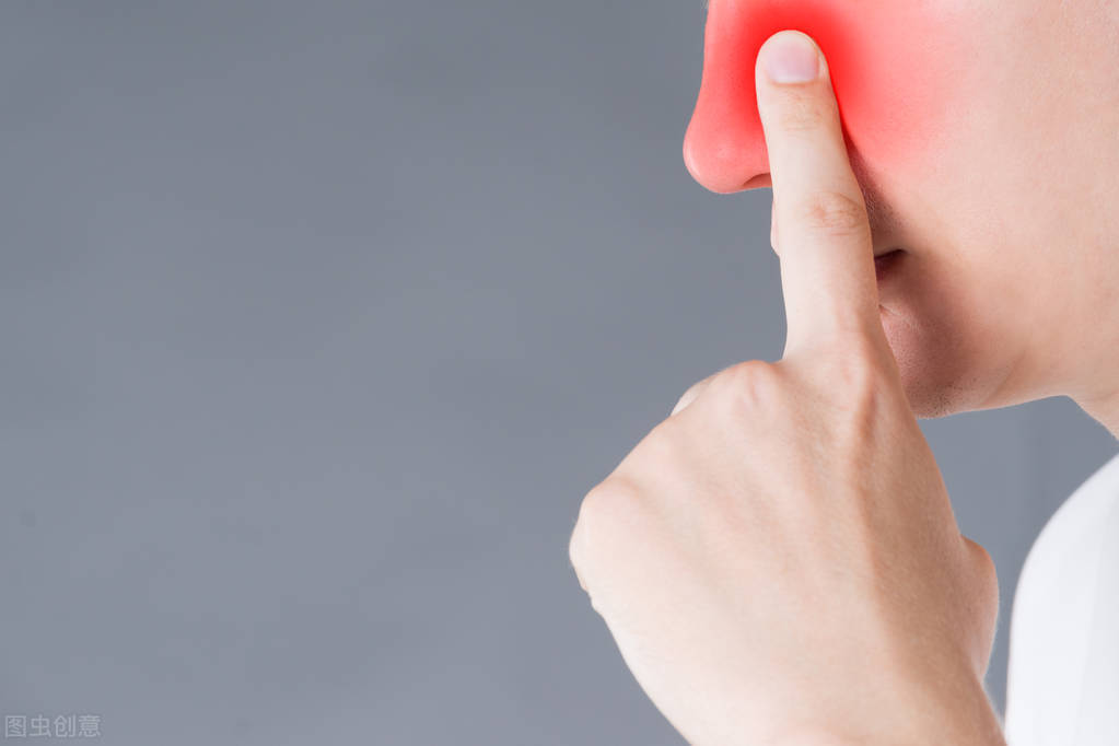 新冠引起过敏性哮喘吃啥药,过敏性鼻炎新冠肺炎1-7天表现症状