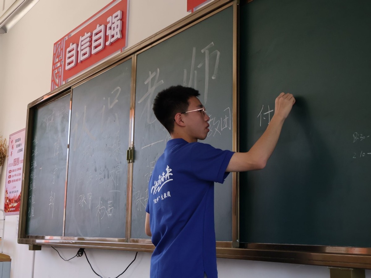 湖北学子三下乡一路同行情暖童心,湖北优师学子三下乡