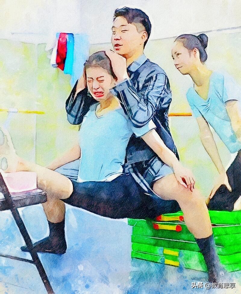 艺考男舞蹈老师给女生压腿争议,舞蹈生压腿痛苦大喊艺考