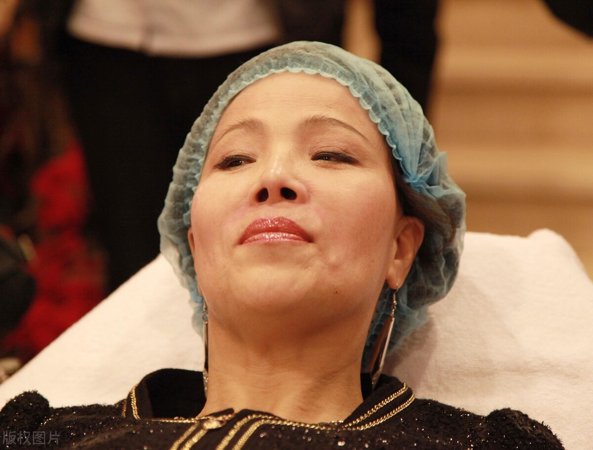 “雅威百合”患乳腺癌花费百万离世，13个化疗是否属于过分治疗