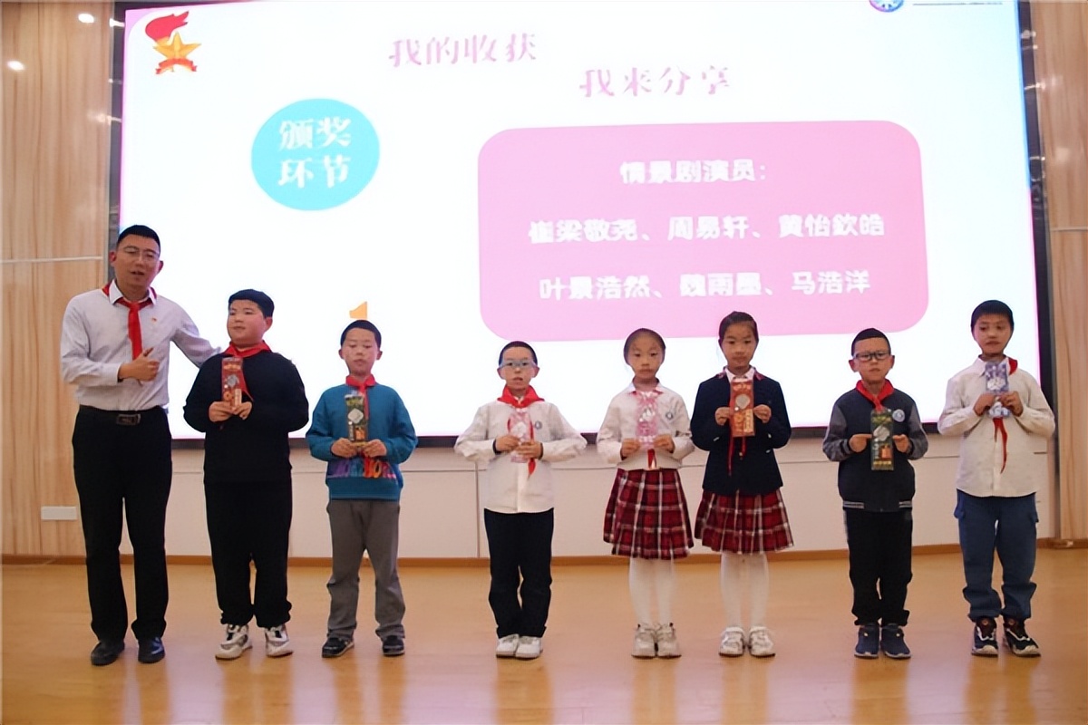 东山国际小学副校长邬超应告诫队员们为自己撑起一片安全的蓝天