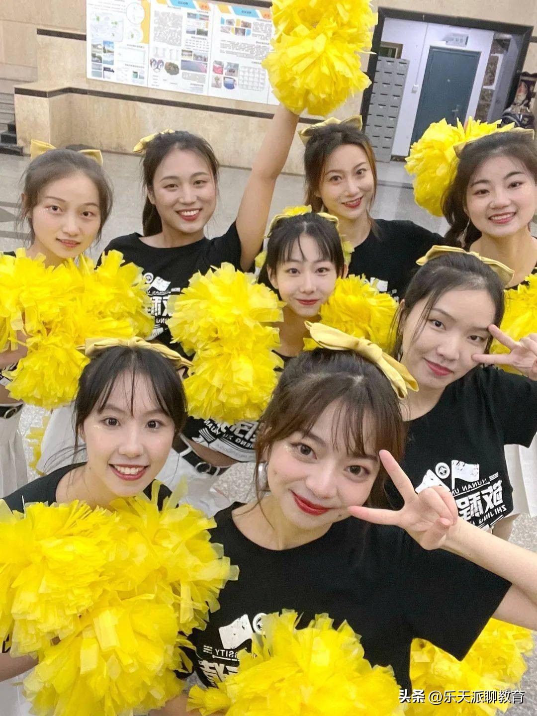 运动会开幕式舞蹈炸翻全场女生团,运动会开幕式男生女团舞蹈