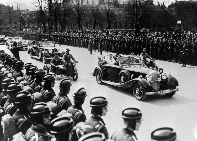 日军兽行照片：当着父亲的面玷污他女儿，临走还残忍割下妻子乳房