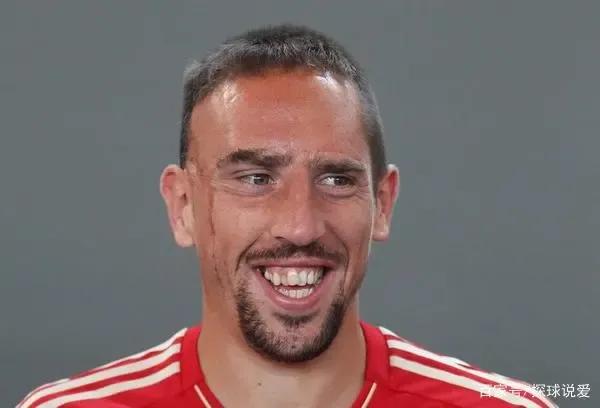 世界足球矮个子球星,世界最佳矮个子球员