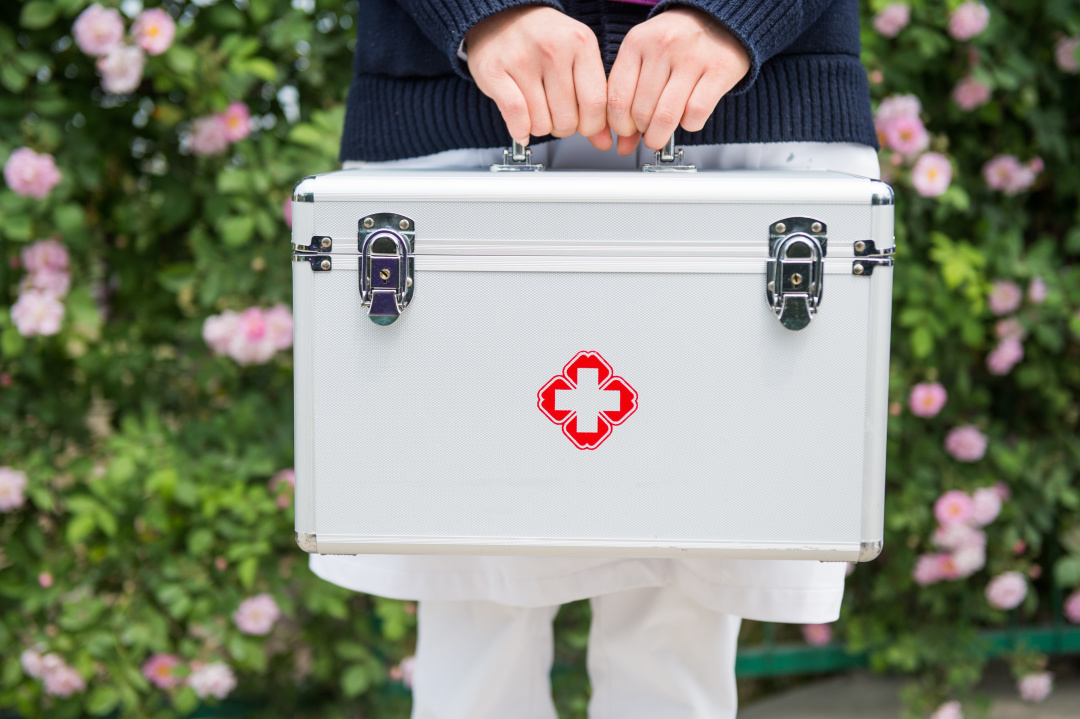 四川雅安地震过后向救援队送水,雅安地震成都救援队