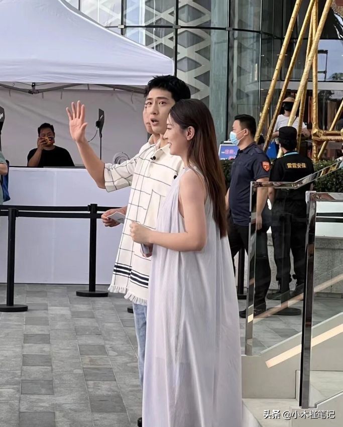 井柏然在三亚天涯镇拍的照片,井柏然出席活动的视频