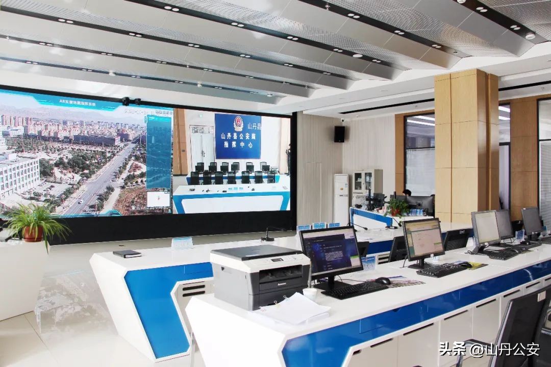 派出所开展警保联动夜间治安巡逻,治安巡逻使群众有了安全感