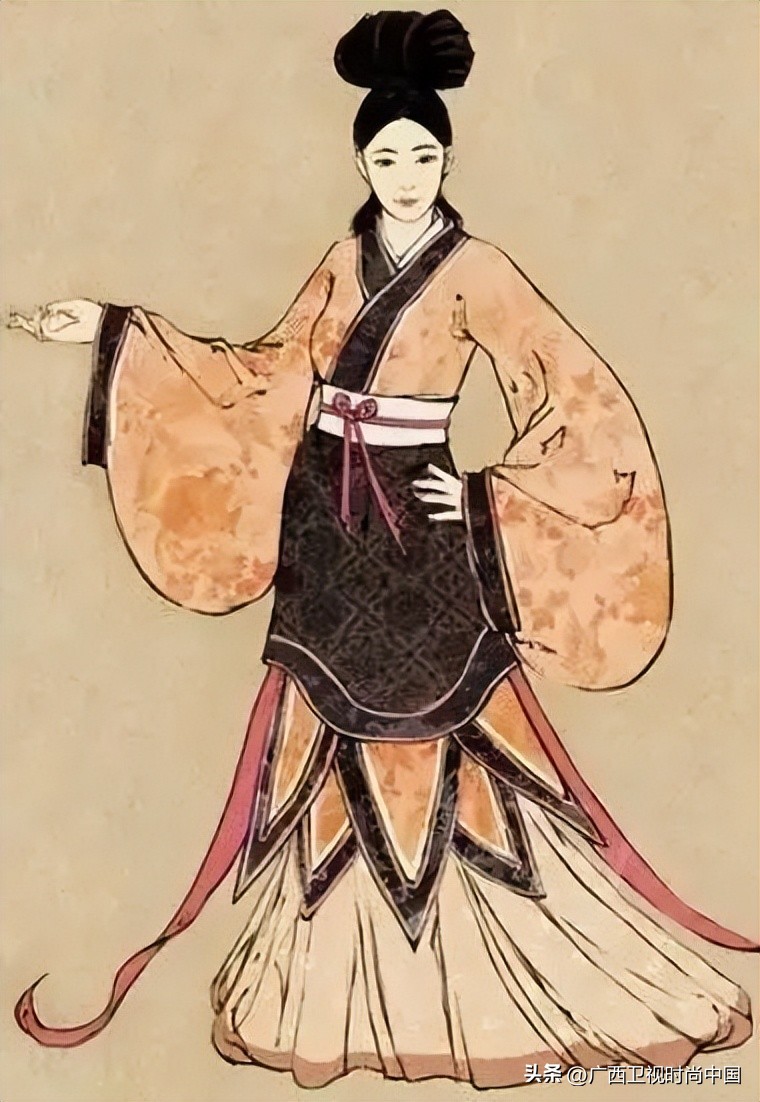 超大纱蝴蝶结怎么搭配,两个小蝴蝶结怎么搭配甜美