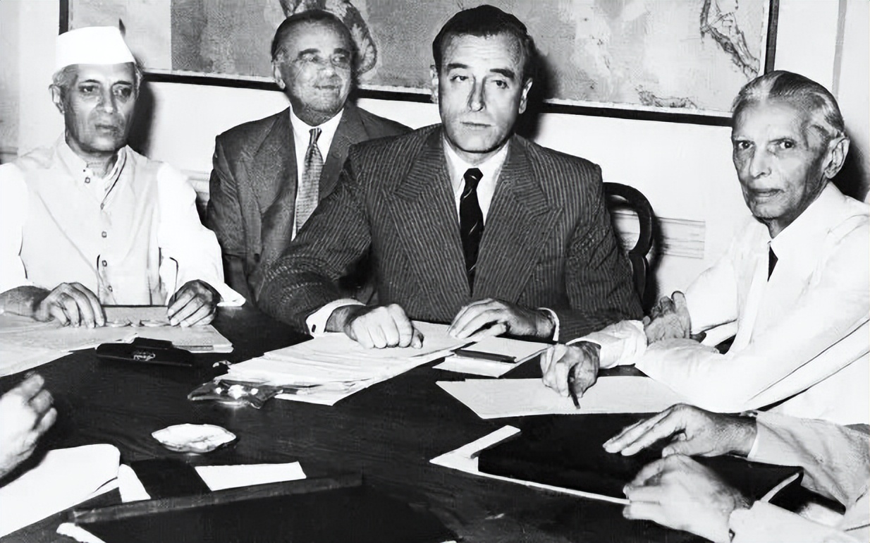 尼泊尔为啥没被印度征服,被印度三面包围的尼泊尔视频