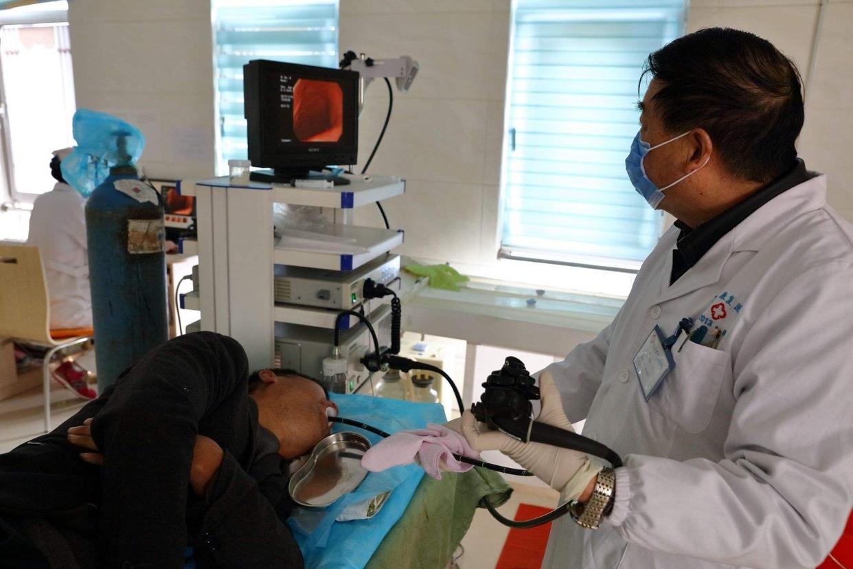 做一次胃镜对胃伤害多大,胃镜多久做一次合适正常人