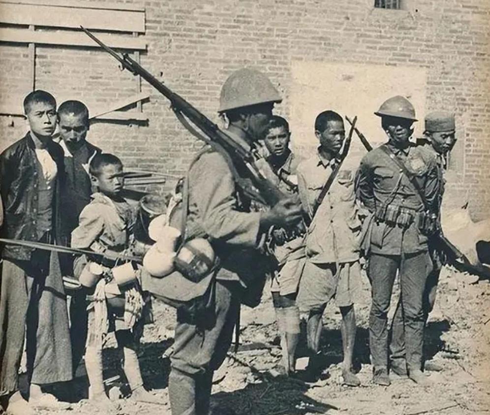 日本宪兵的日记：日本兵当着10几个男人的面糟蹋了一个中国女人