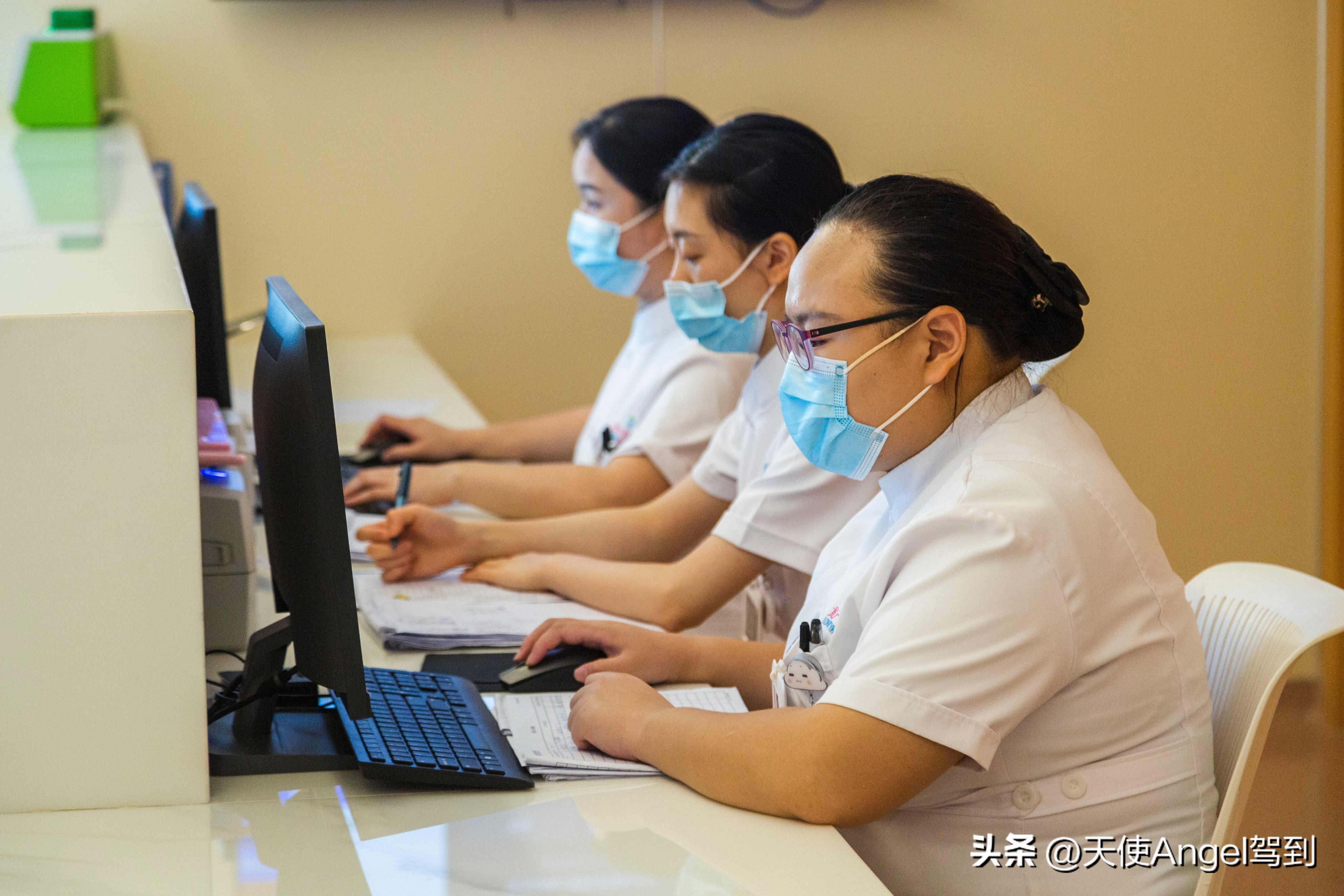 教你完这笔账，你就知道，坐月子选择月嫂好还是该选择月子会所了