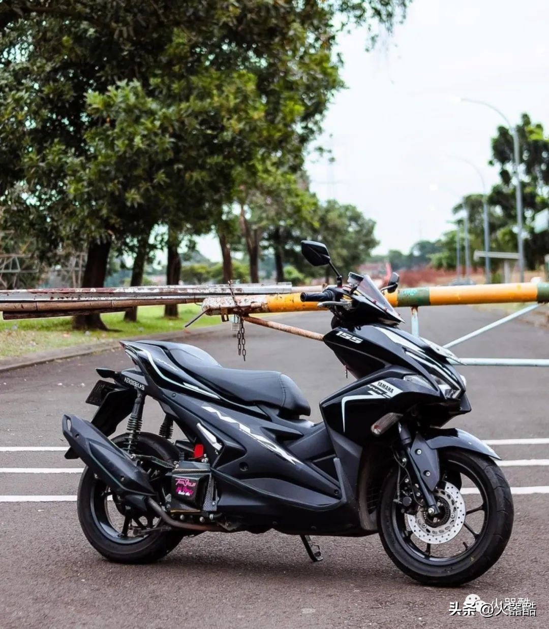 雅马哈nvx155帅气视频,aerox155与nvx155哪个好