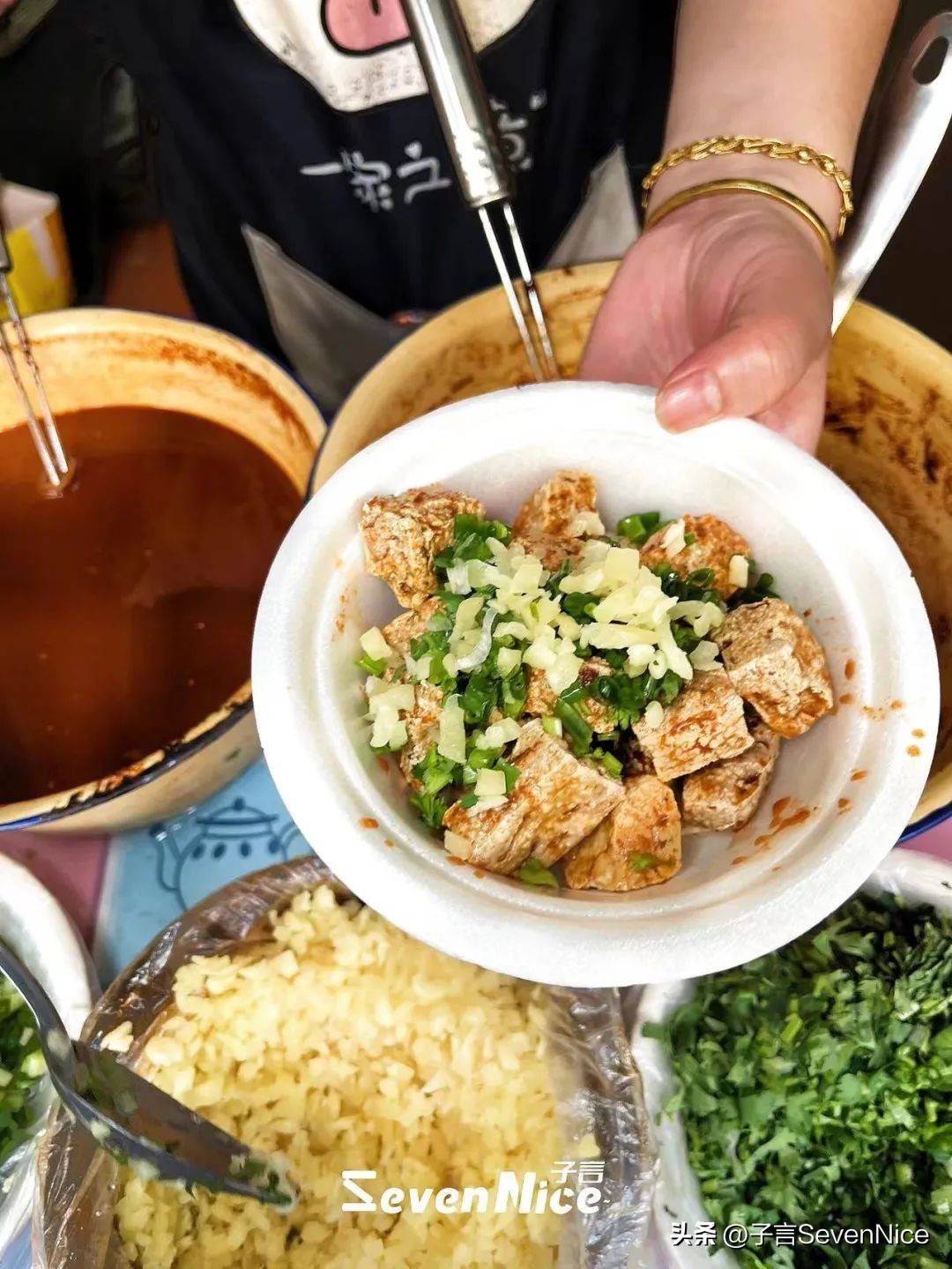 南昌一家超小店铺的臭豆腐,南昌中山路臭豆腐