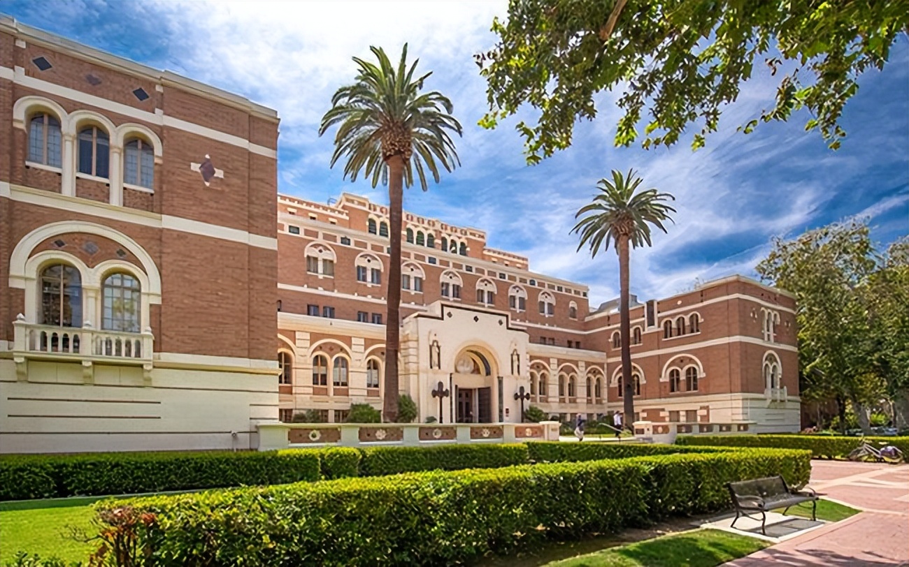 美国留学专业前十名,美国留学排名100后值得读吗