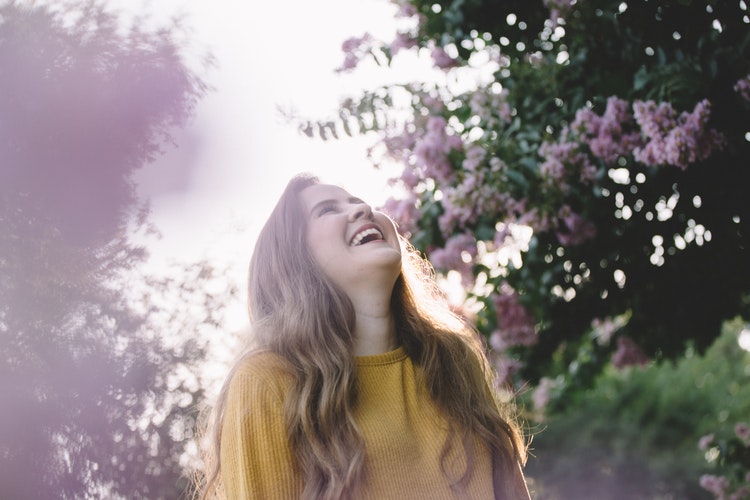 男女之间如果动情了都有这些迹象,男女之间有了感情的四种表现