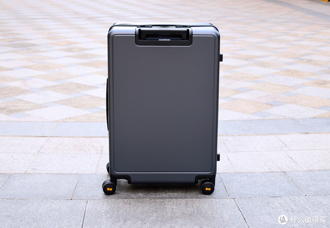 地平线8号城市脉搏行李箱，质感突出，干湿分离，真的好用